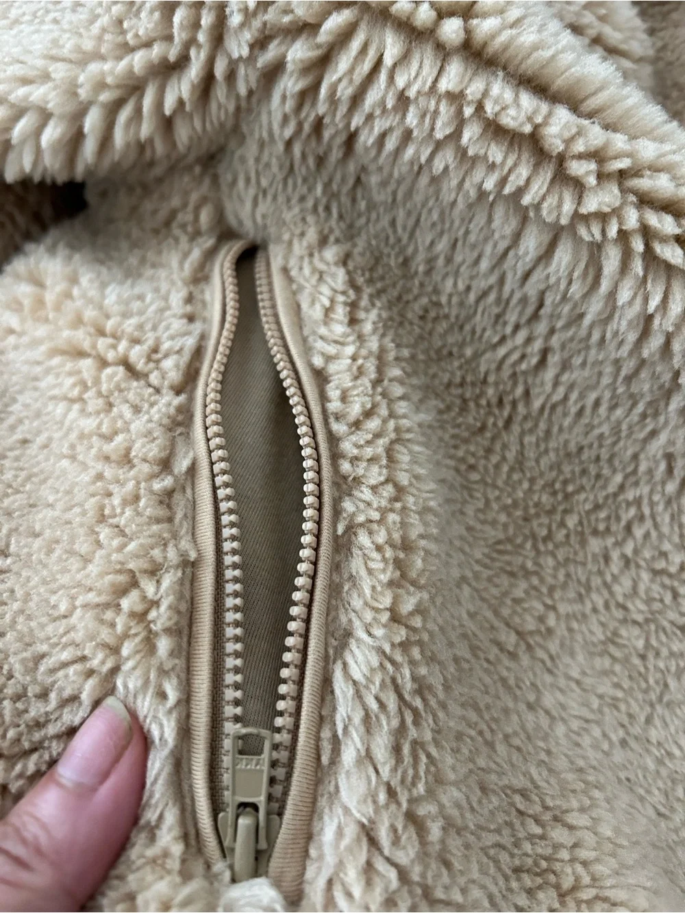 Alo Yoga Foxy Sherpa Jacket in Camel small